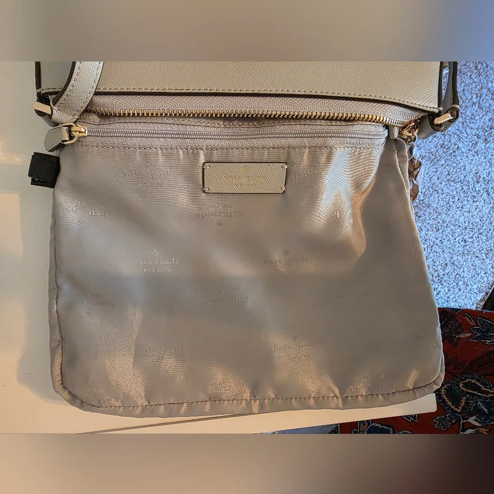 Kate Spade NY Sadie North South Crossbody Platinum Gray Saffiano Leather EUC
